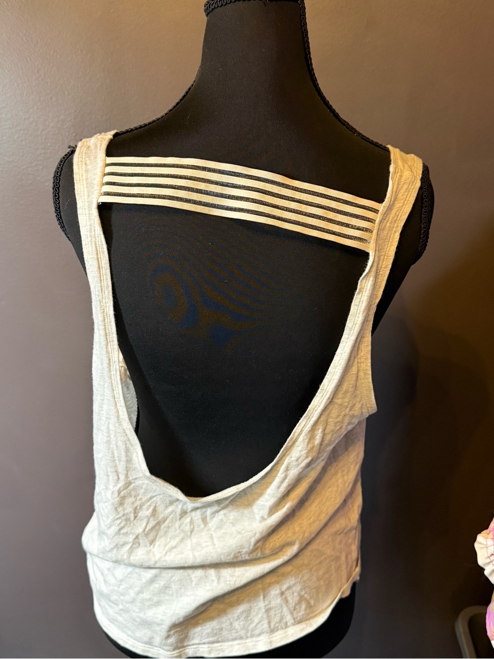 PINK Victoria's Secret Cream Scoop Cropped Tank - Picture 5 of 6
